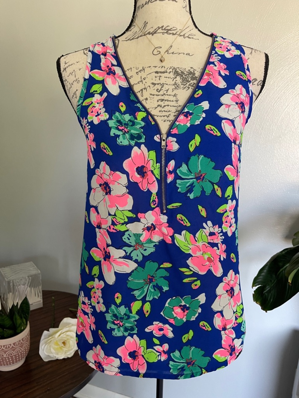 Love J Floral Zip Front Sleeveless Blouse Size Small Tropical Tank Top